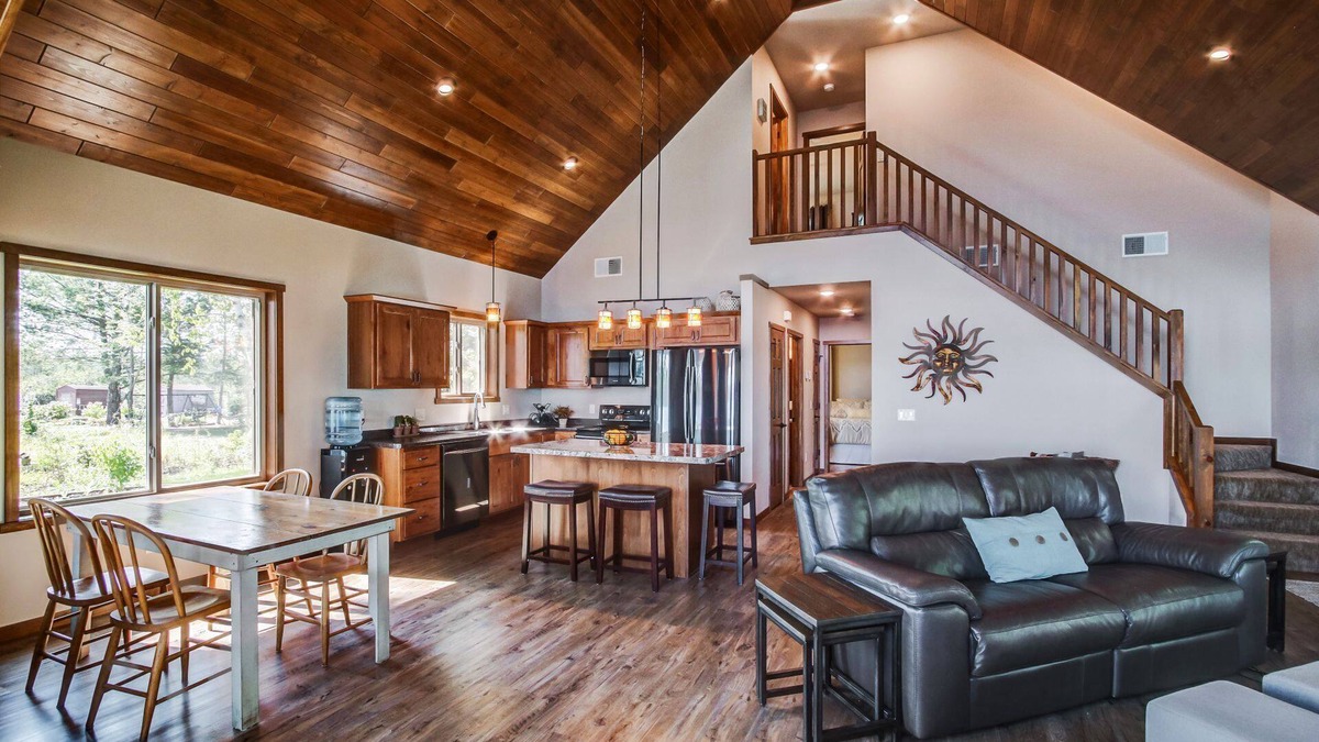 New Auburn Cabin | Lakefront Cabin on Lower Long Lake in New Auburn WI