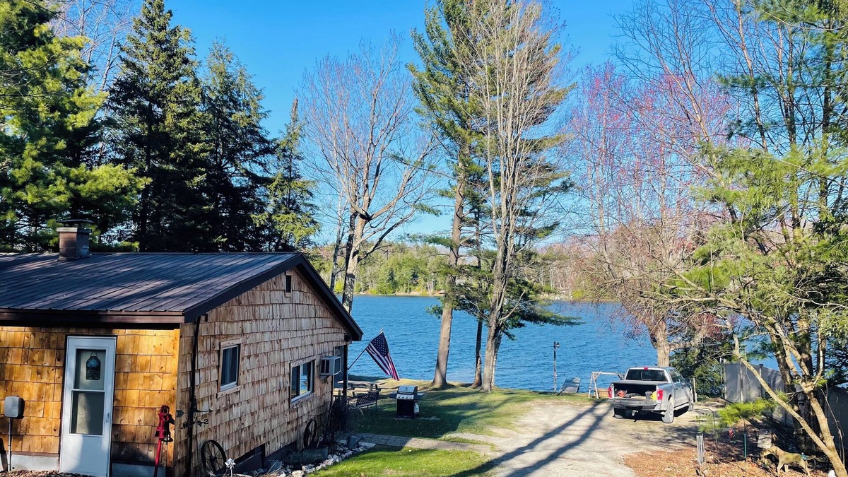Wetmore Cabin | Lakefront Cabin, Pet Friendly, WIFI , near Pictured Rocks Munising Mi.