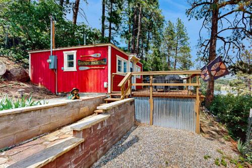 Bayfield Hotel | Lakefront Cabin Retreat (Cabin B)