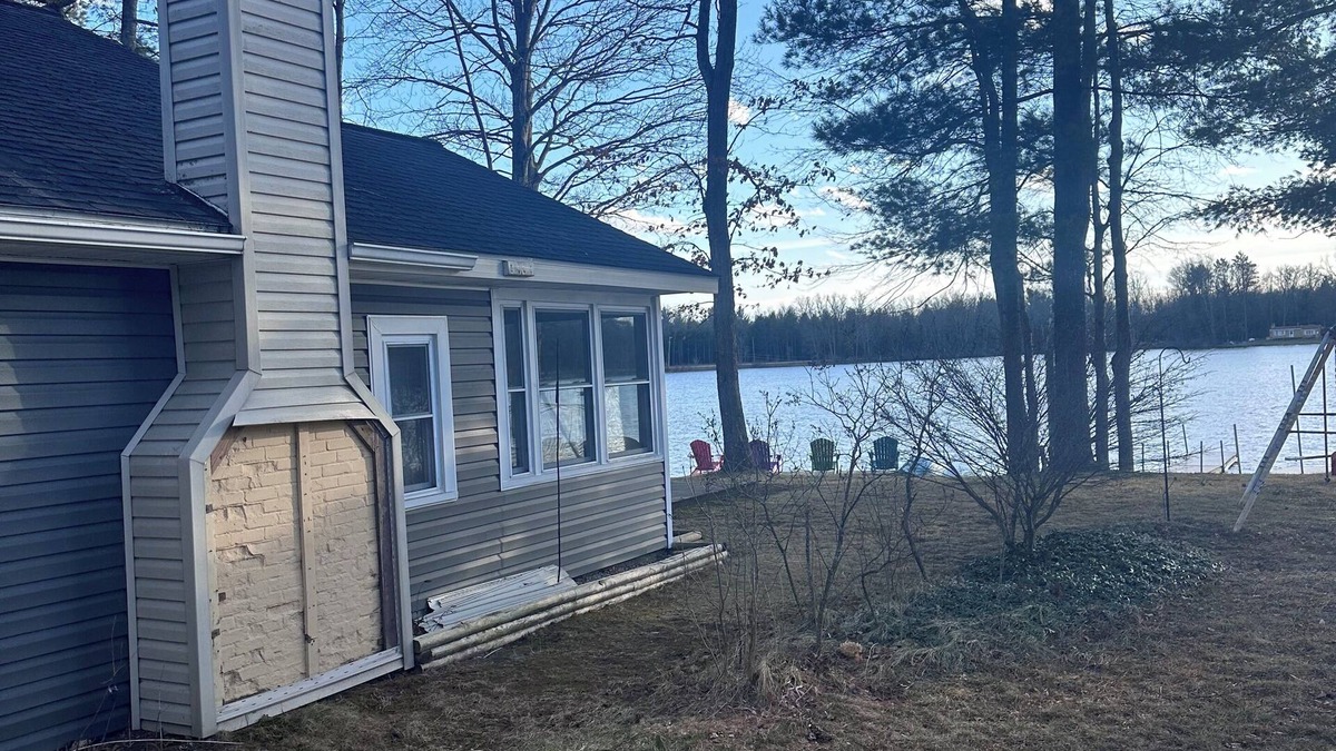 Baldwin House | Lakefront cabin, sandy swim area, close to lots of unique attractions!