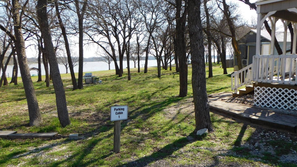 Little Elm Cabin | Lakefront Cabin! Ski, boat, fish, swim! 14+ acres! Perfect for a quick get-away!