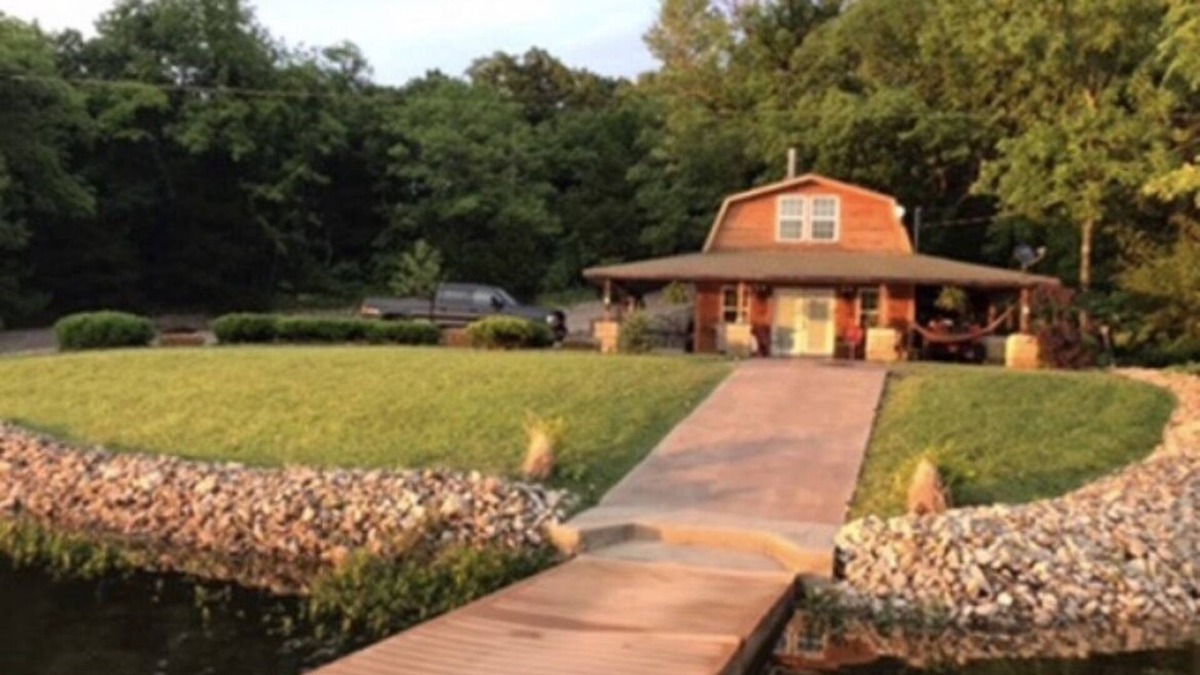 Fort Scott Cabin | Lakefront cabin tucked away in a private setting.