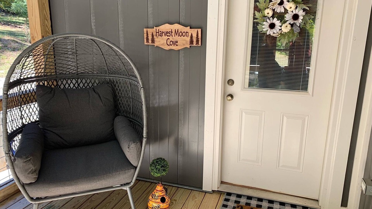 Tignall House | Lakefront Cabin Vacation at Harvest Moon Cove