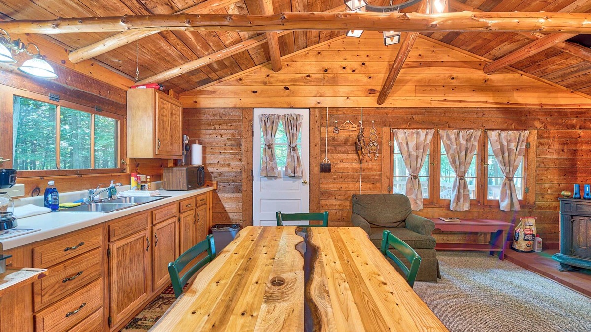 Levering Cottage | Lakefront Cabin w/Beach Access: Levering Retreat