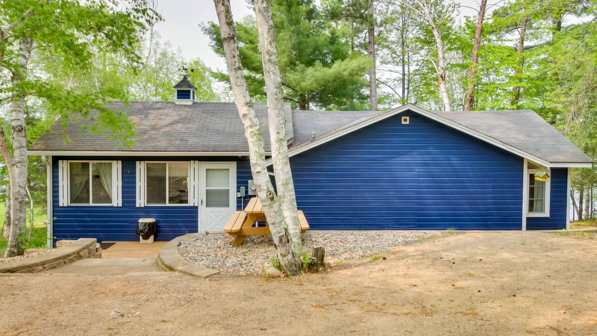 Backus Cabin | Lakefront Cabin w/Deck, Games, & Views!