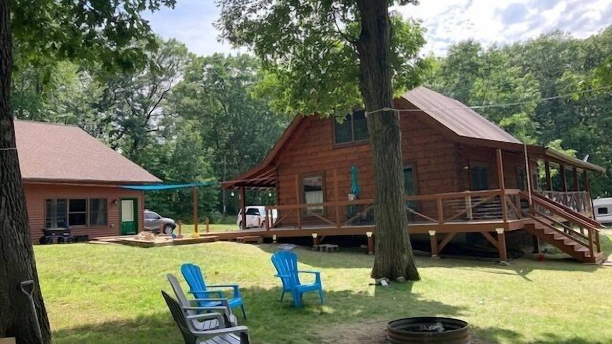 Fountain Cottage | Lakefront Cabin with Guest Cabin and Rec Room. Sleeps 14