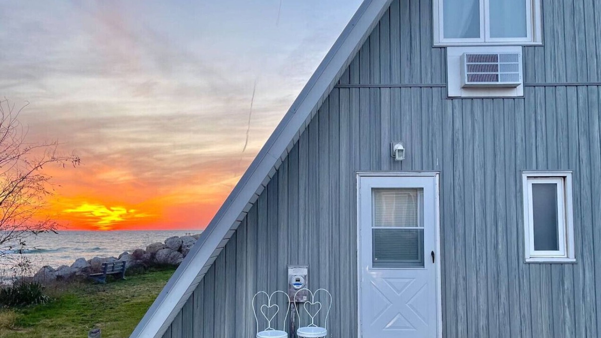 Stevensville House | Lakefront Chalet #1 with Beach Access, Pools, Sport Courts, Fishing Pond & more!