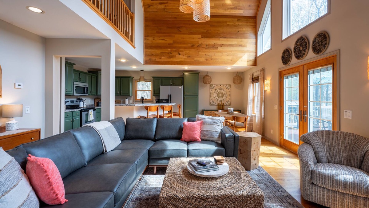 Treasure Lake Ski Chalet | Lakefront Chalet -Kayaks, Gameroom, Firepit