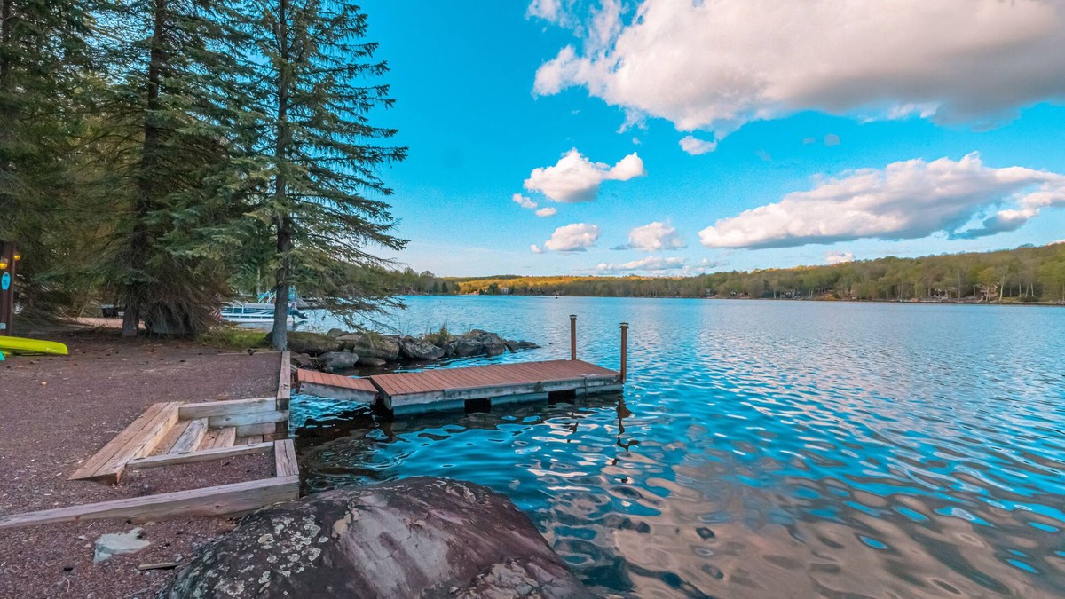 Lake Ariel Ski Chalet | ☀️ Lakefront Chalet - Stunning Views, Private Dock and A+ Location! 2024 Updates!