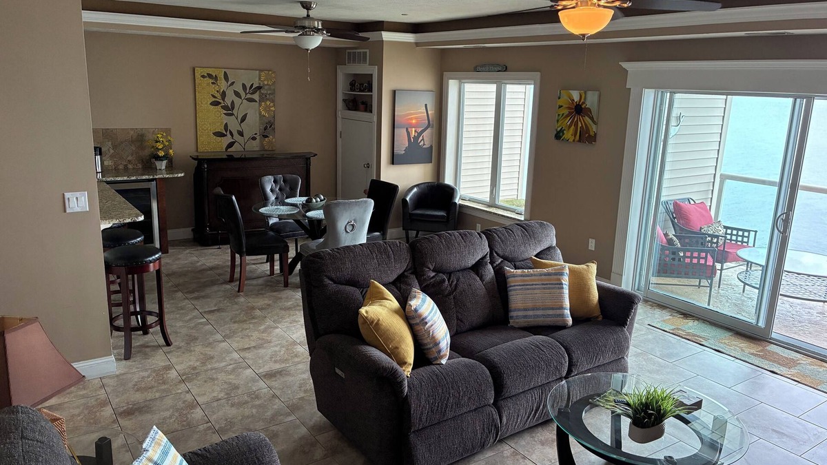 Geneva Condo | Lakefront Condo 2br/2ba #208 Indoor pool, private beach/balcony Rent 3/4th free