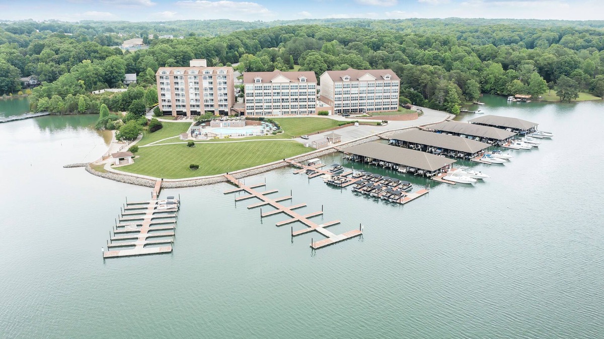 Huddleston Condo | Lakefront Condo - Awesome View! amenities incl.