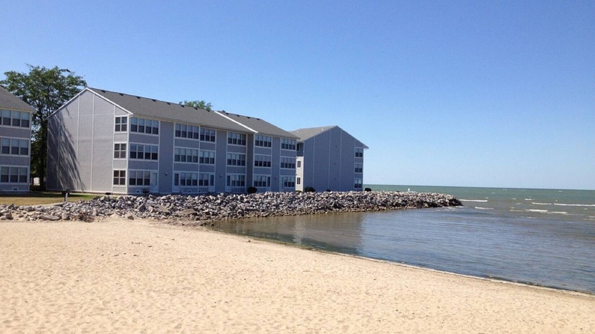 Port Clinton Condo | Lakefront Condo - Pool open after Labor Day, Private Beach, Walk to Jet Express!