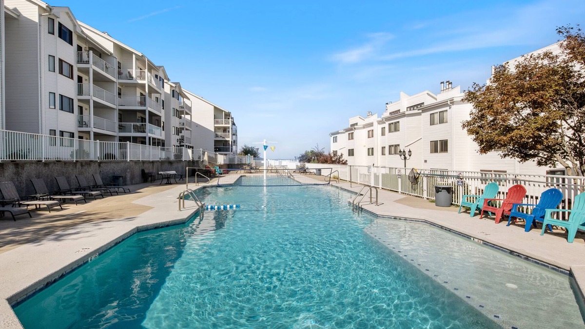 Osage Beach Condo | Lakefront Condo w/Boat Slip, Patio & Resort Style Pool