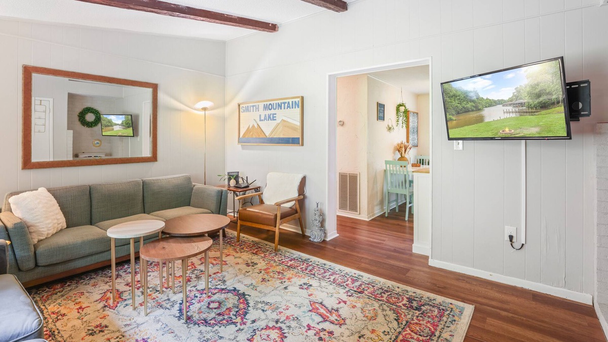 Goodview Condo | Lakefront Condo w/Boat Launch! 20 Min to Smith Mtn Lake State Park!