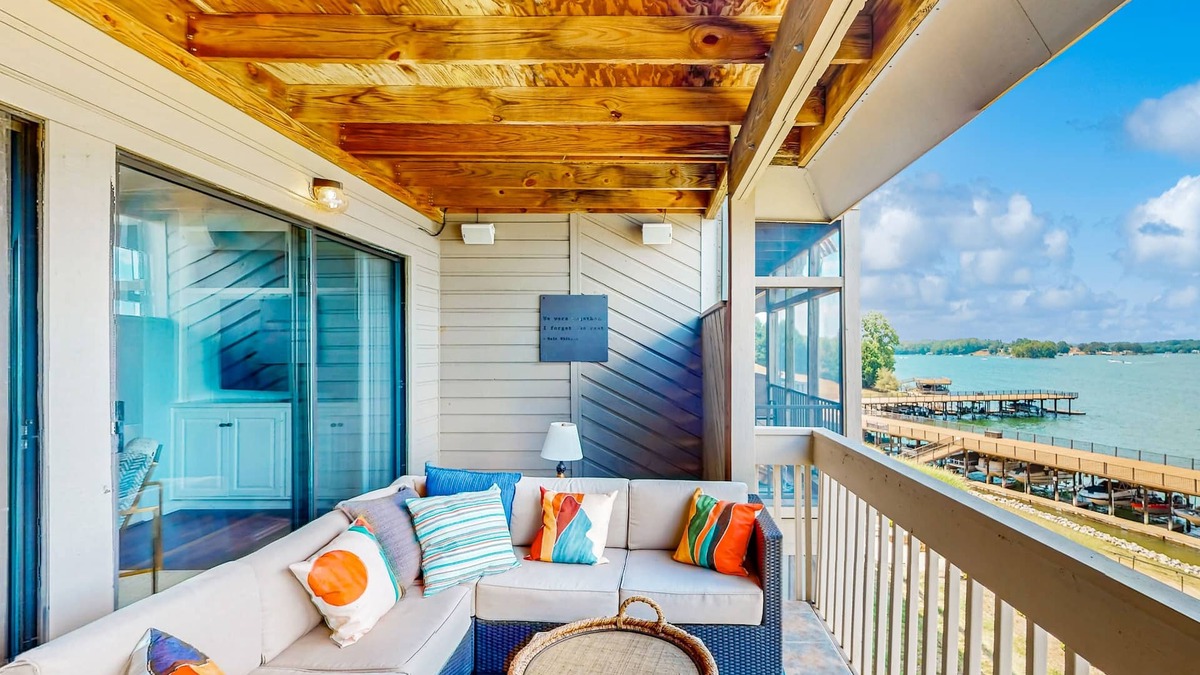 North Shore Condo | Lakefront condo w/breathtaking views & wheelchair accessibility