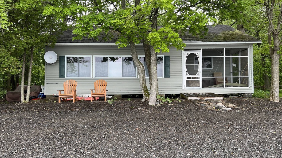 St. Albans Cottage | Lakefront Cottage - Awesome Sunsets! New Construction 2022