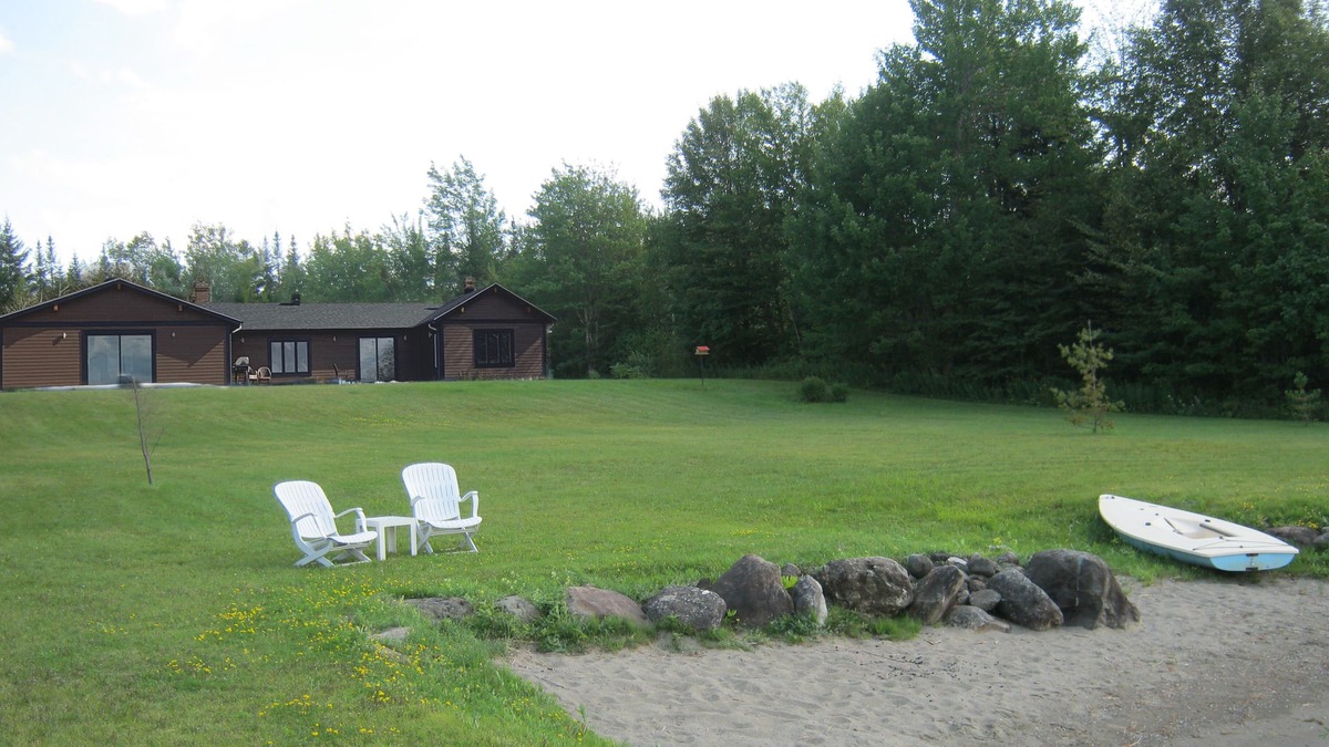 Stratford Ski Chalet | Lakefront cottage Aylmer