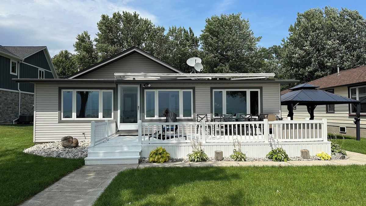 Amherstburg Cottage | Lakefront cottage