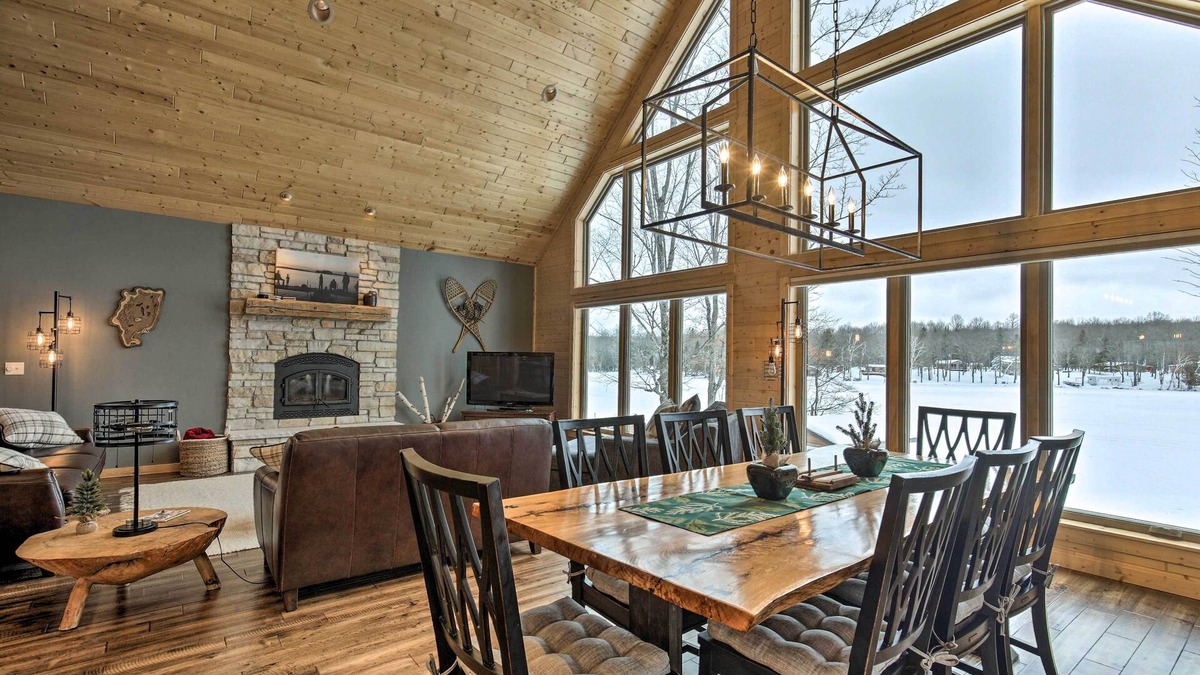 Iron River House | Lakefront Cottage in Iron River: 3 Mi to Skiing!