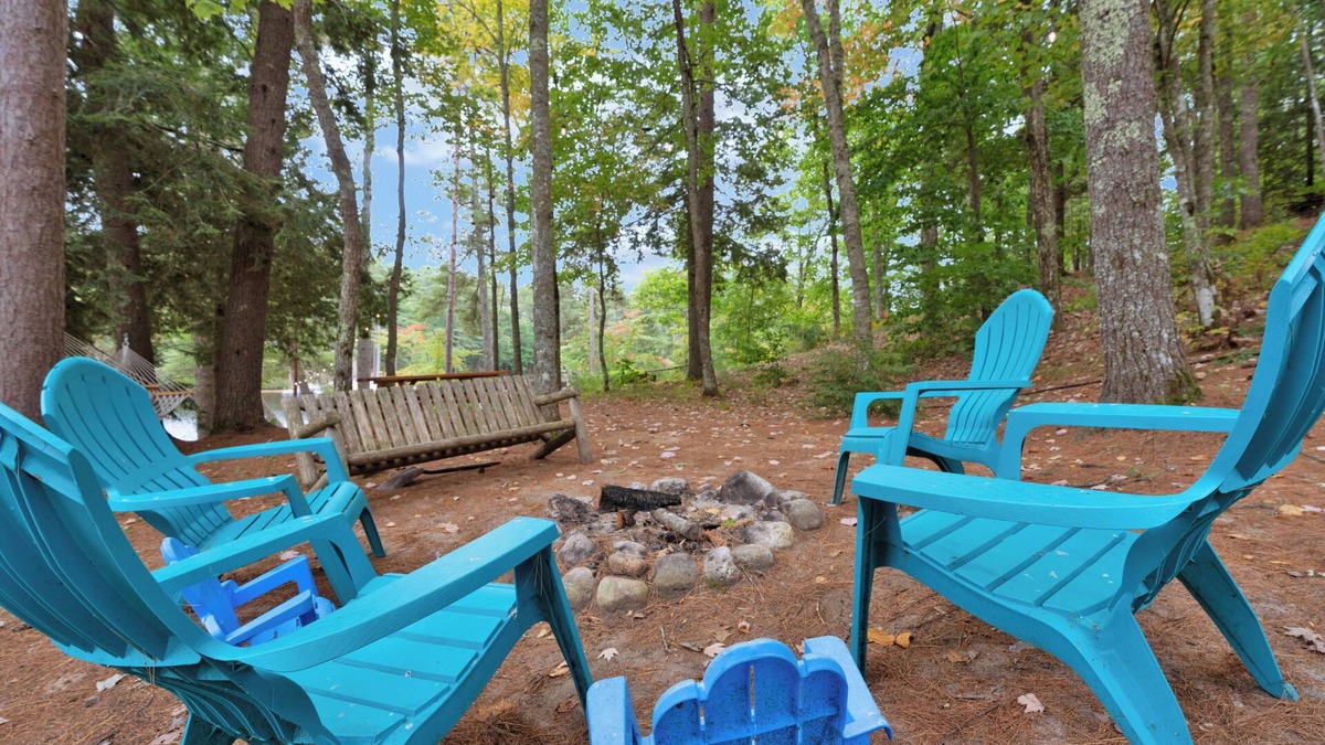 Lake Arrowhead House | Lakefront cottage | Indoor Pools | Kayaks
