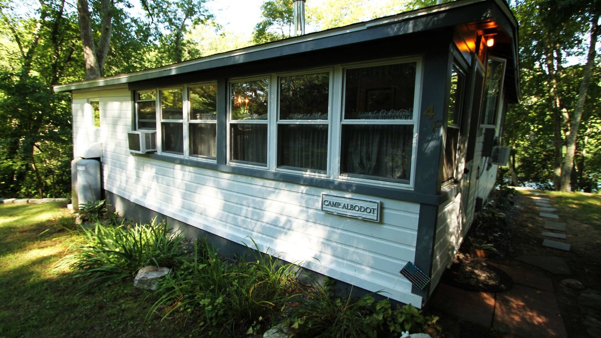 Ledyard Cottage | Lakefront Cottage - Near Casinos and Mystic, CT