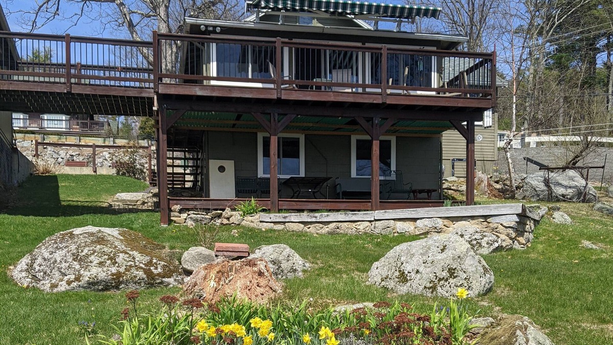 Meredith Cottage | Lakefront Cottage on Lake Winnipesaukee- Meredith Bay