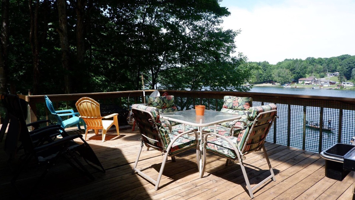 Deer River House | Lakefront Cottage on Pleasant Lake - sleeps 10
