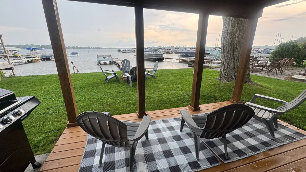 Pinckney House | Lakefront Cottage on Portage Lake and the Huron River Chain of Lakes