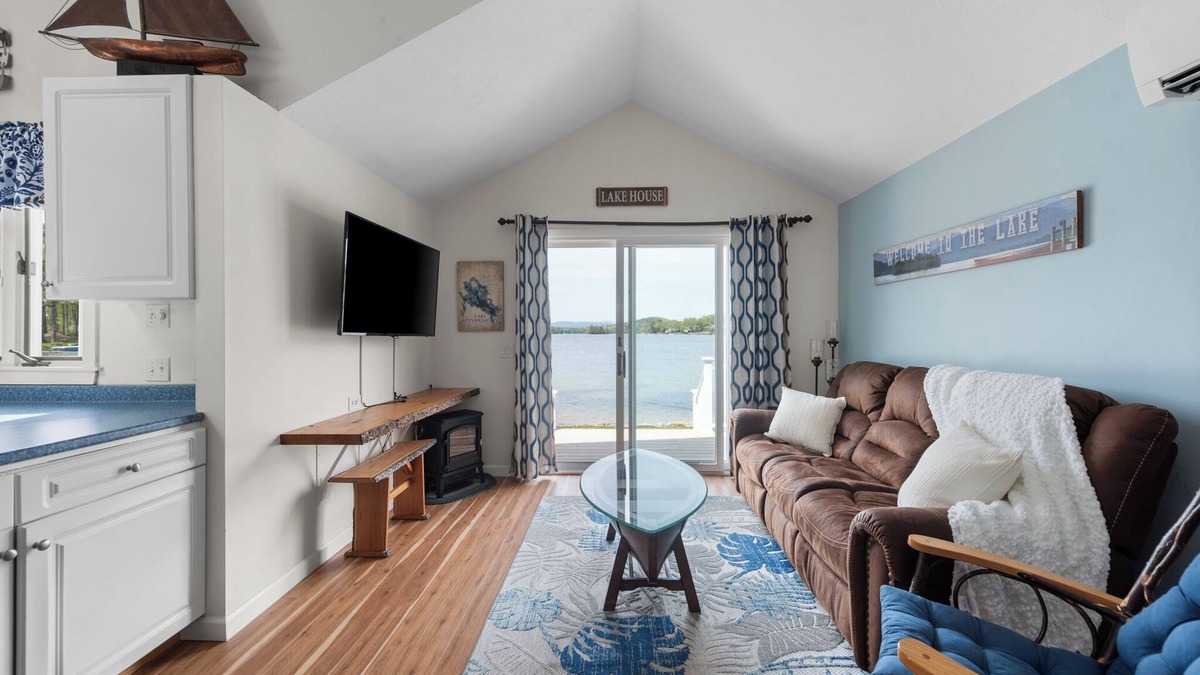 Laconia Cottage | Lakefront Cottage on Winnipesaukee!