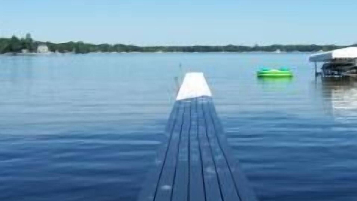 Bradley Cottage | Lakefront Cottage sleeps 6