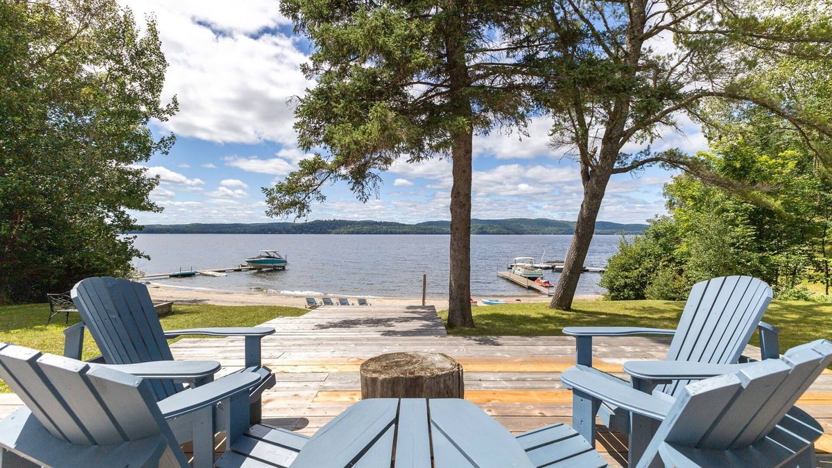 Cheneville Cottage | Lakefront Cottage Sandy Beach Spectacular Sunsets.