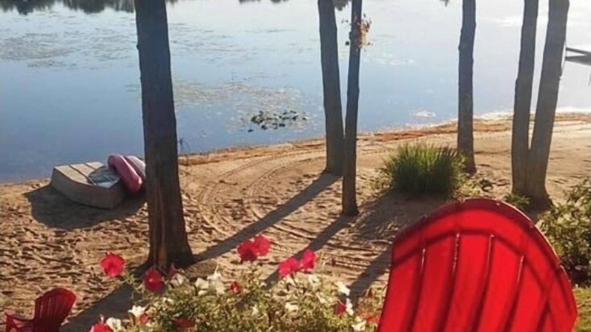 Twin Lake Cottage | Lakefront cottage.swim, kayak, fish, hike, bonfires and excellent reviews.