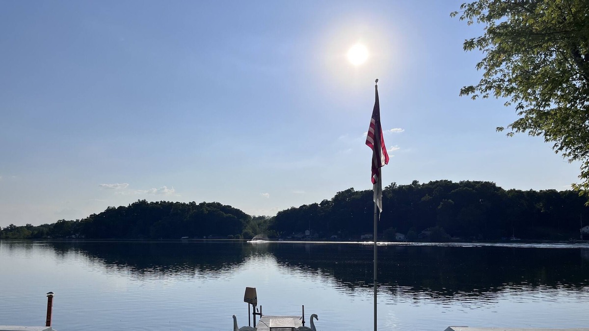 Battle Creek House | Lakefront Cottage w/ boat launch on peaceful lake!