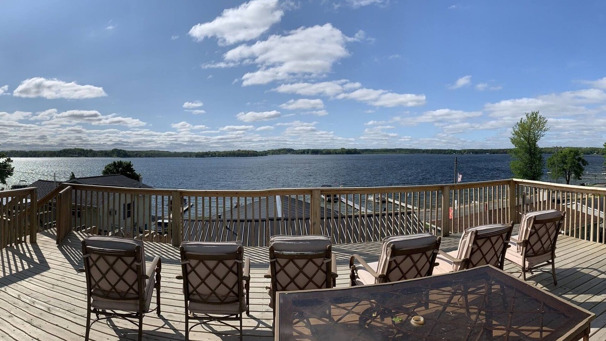 Chippewa Lake Cottage | Lakefront Cottage | Huge Deck, Fire, Kayaks & Dock
