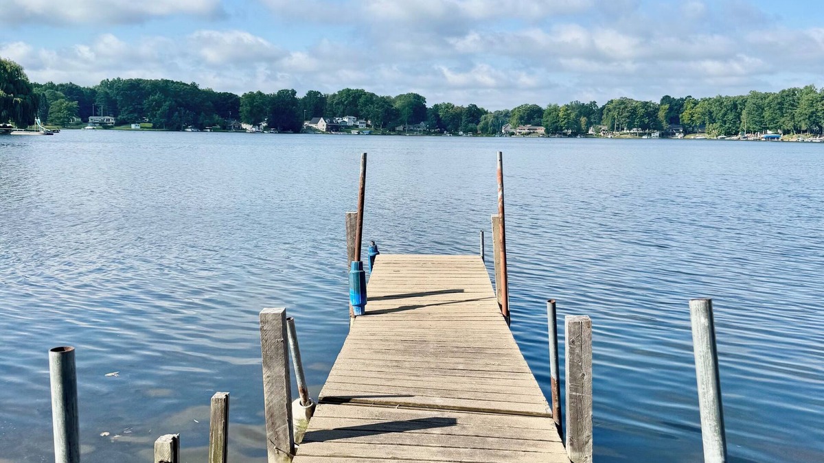 Barnes Lake-Millers Lake Cottage | Lakefront Cottage - just north of Lapeer on private all lake sports lake