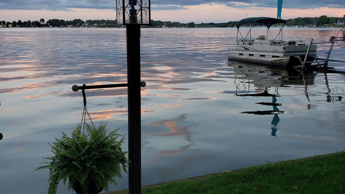 Paris Cottage | Lakefront Cottage