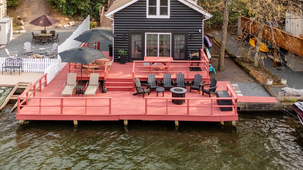 Lake Harmony Cottage | Lakefront Cottage-Ski-Golf-Snowboard- Watersports. 5 Bedrooms 9 Beds 2 Baths