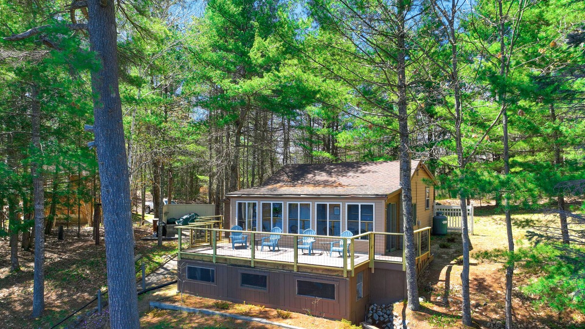 Newfield Cottage | Lakefront cottage with dock, two kayaks & deck - dog-friendly