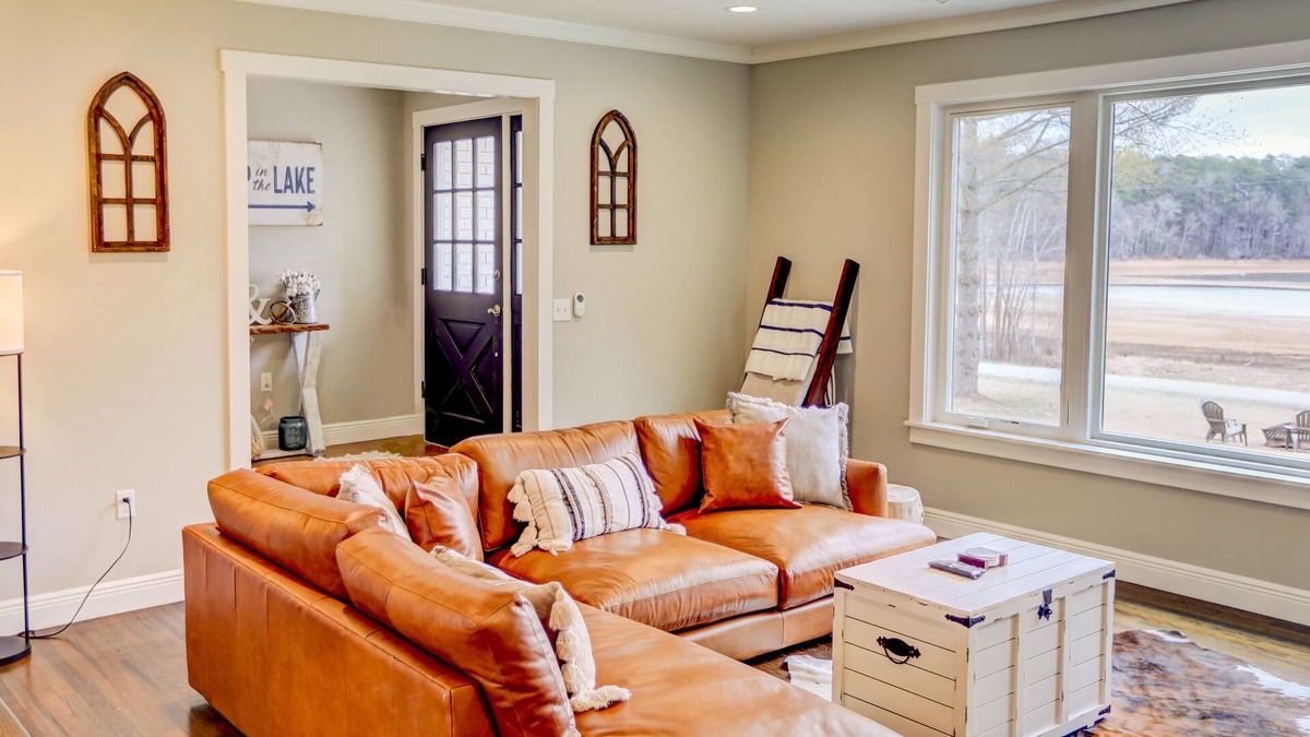 Young Harris Cottage | Lakefront cottage with private dock, hot tub, fireplace & game room