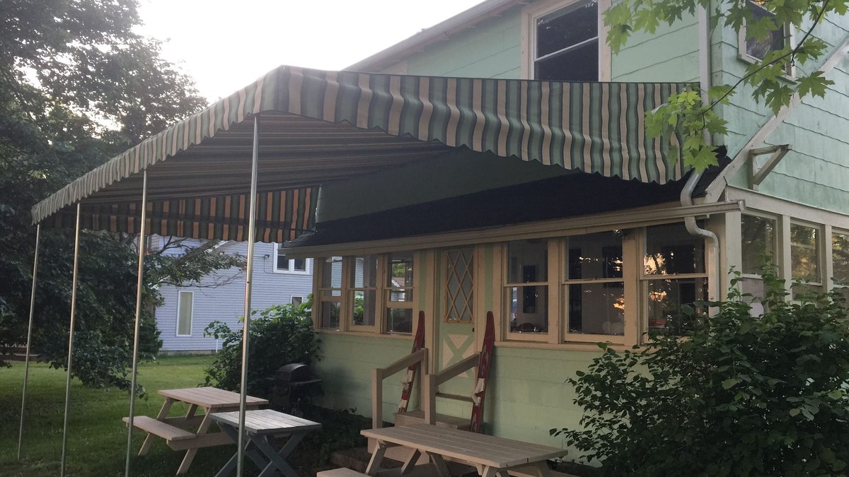 Bemus Point House | LAKEFRONT COTTAGE WITHIN WALKING DISTANCE TO ALL OF BEMUS POINT'S ATTRACTIONS