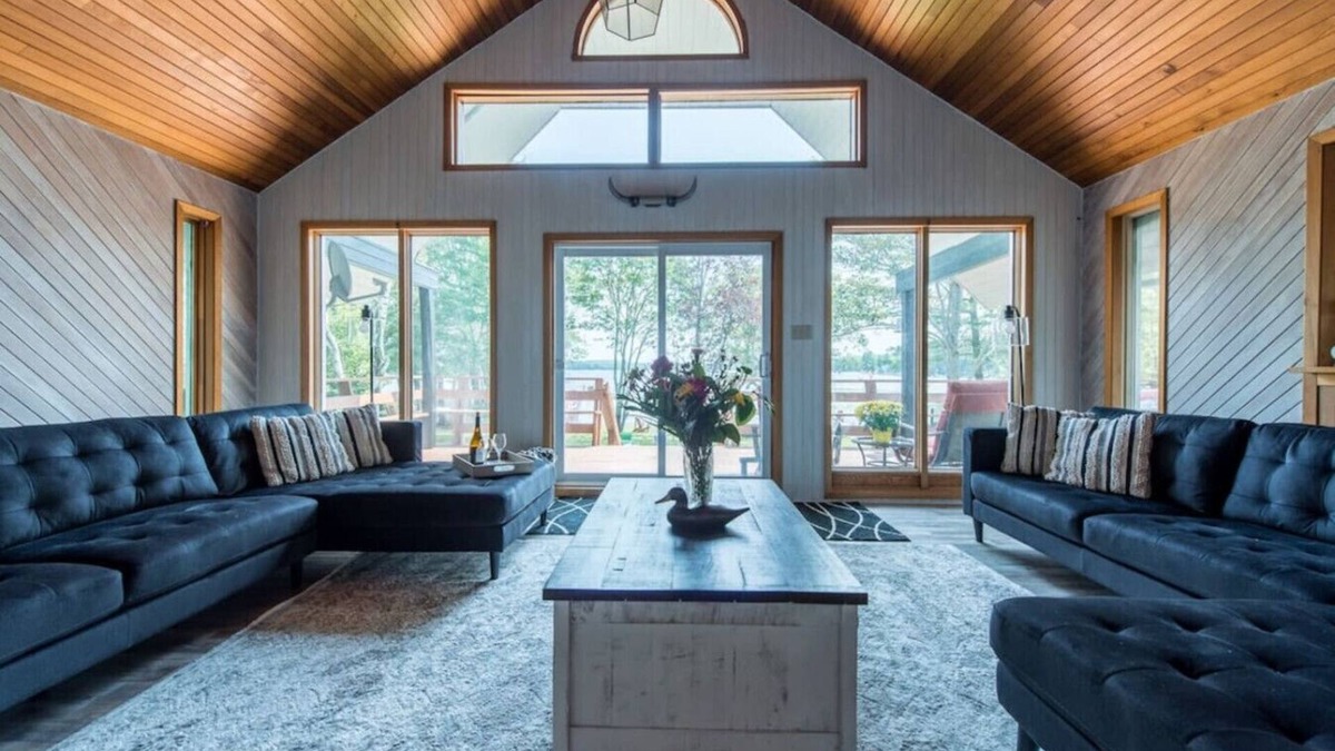 Douro-Dummer Cottage | Lakefront Cottage with Cozy Cabin Appeal