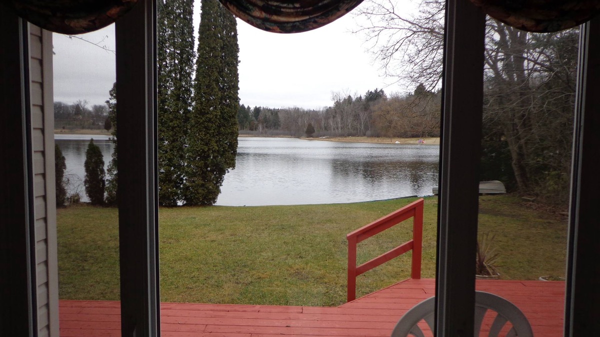 Brighton Cottage | Lakefront Cottage With A View!