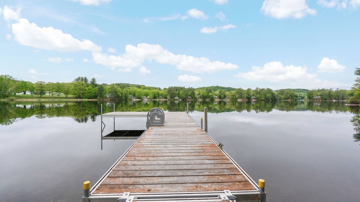 Limerick House | Lakefront cottage with Private Dock and Kayaks