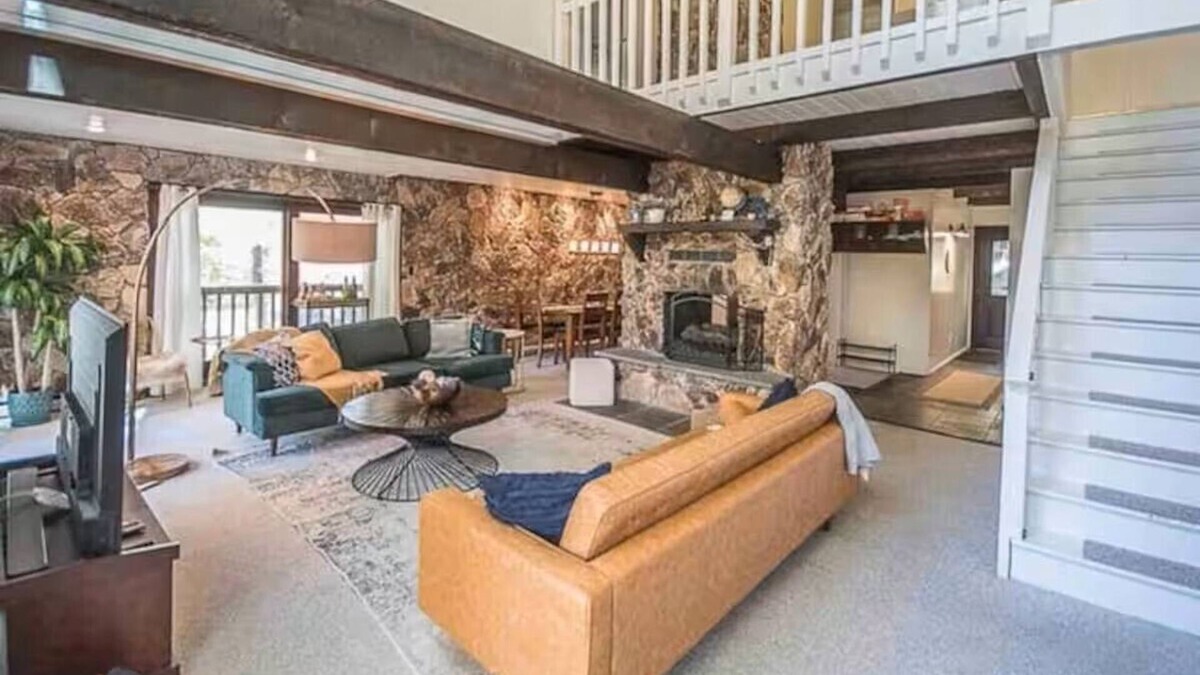 Lake Ariel Cabin | LAKEFRONT Cozy Cabin With Dock & Amazing view in The Poconos