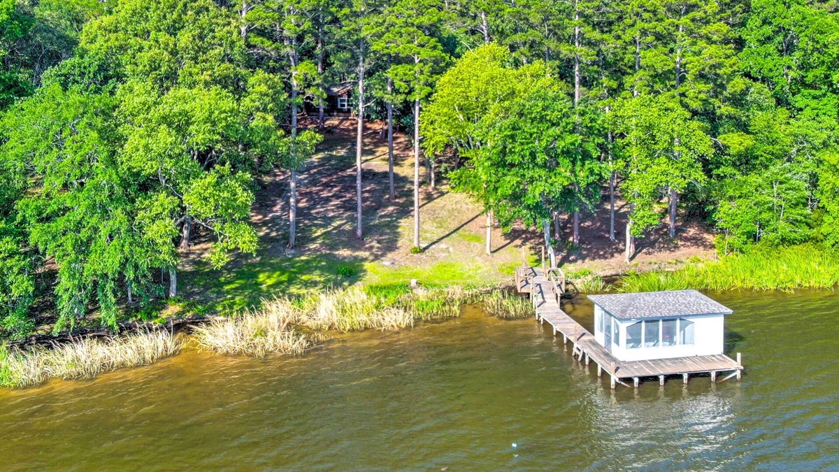 Grapeland Cabin | Lakefront Crockett Cabin w/Boathouse & Kayaks!