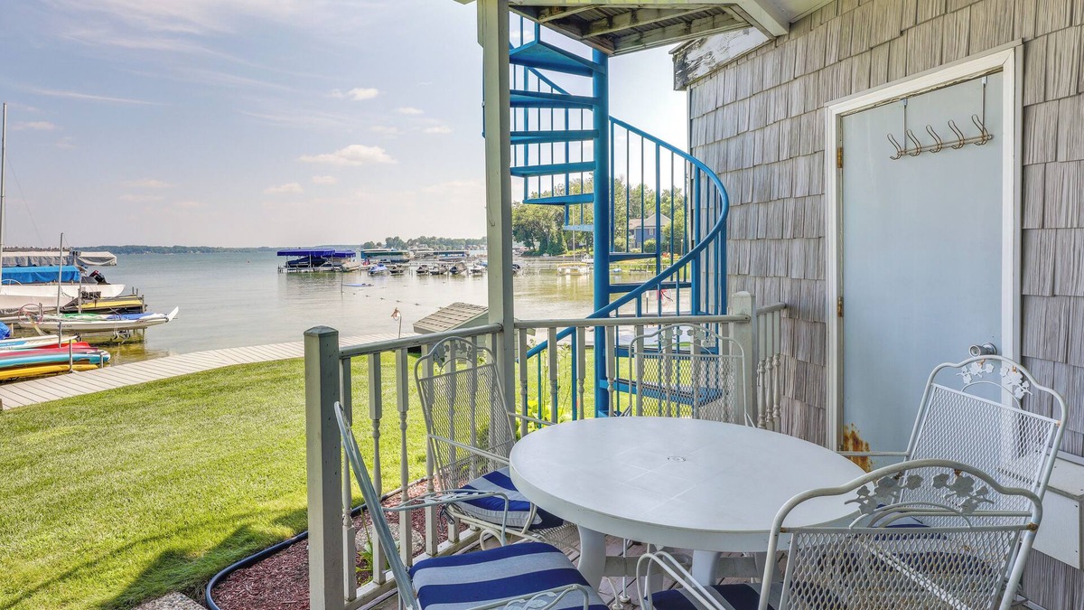 Culver Condo | Lakefront Culver Condo w/ Pool & Beach Access