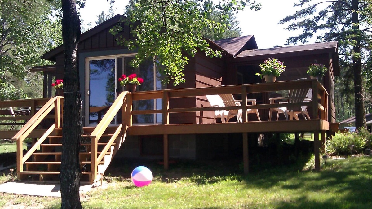 Rhinelander Cabin | LAKEFRONT CutiestLittleCabinDIRECTLY on LkThompson Rhinelander SwimBoat Fish&FUN