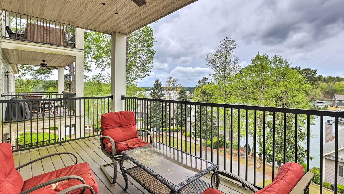 Dadeville Condo | Lakefront Dadeville Condo w/Community Boat Dock!