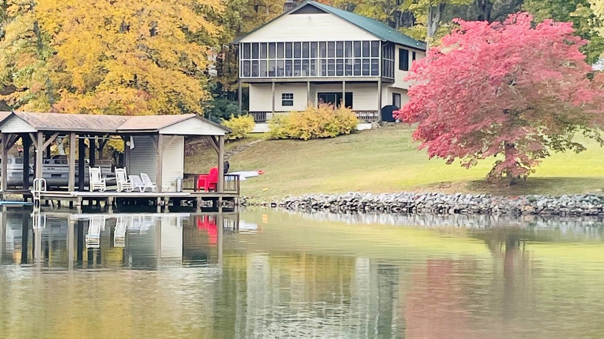 Wise House | Lakefront; Deep water; Large Porch; 4 day min; 4bd-2ba; Sleeps 14; Pet friendly
