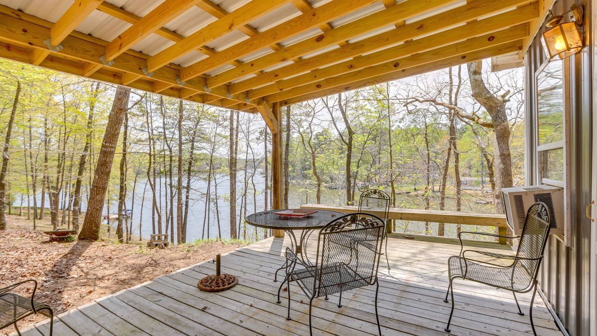 Delta Cabin | Lakefront Delta Cabin Rental w/Boat Dock + Deck!